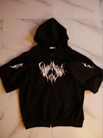 안과 나 이구치 니로 착용 후드티