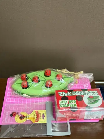 무당벌레 팬을 위한 족혈 스테이플러 지퍼 탑