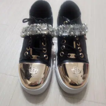 Rady 큐빅 장식 블랙 스니커즈