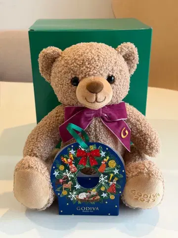 GODIVA 크리스마스 2025 봉제 인형 & 오너먼트