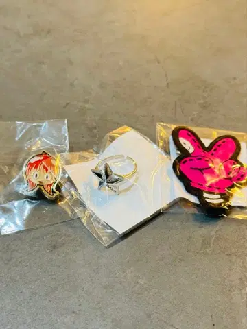 LiSA PATCH WALK 가챠 반지, 기타