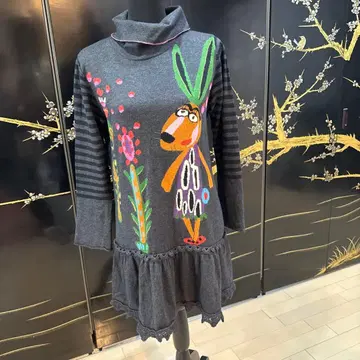 아루베로베로 캐릭터 패턴 터틀넥 니트