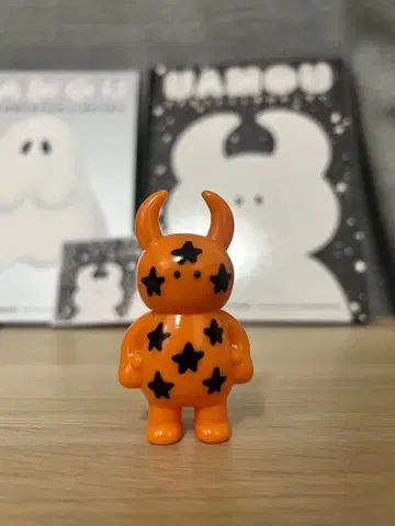 스타 우아모우 ( 오렌지 블랙별 )