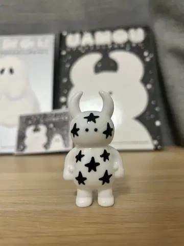 스타 우아모우 ( 화이트 블랙별 )