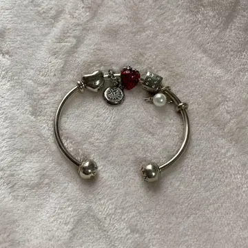 PANDORA 뱅글 참 딸기 팔찌