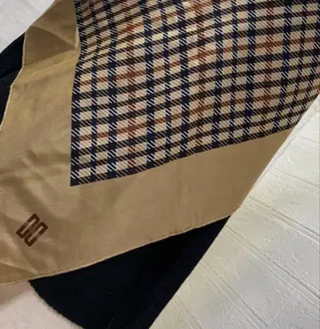 빈티지 90S DAKS 스테디셀러 체크 대형 실크 스카프