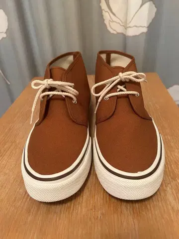 아나토미카 와쿠와 스니커즈