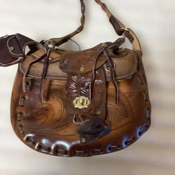 말 안장 디자인 브라운 가죽 숄더백 from 멕시코