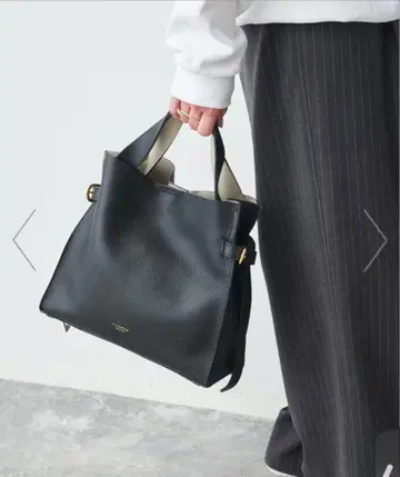 비올라 돌로 이에나 블랙 가죽 토트백 숄더 스트랩 포함