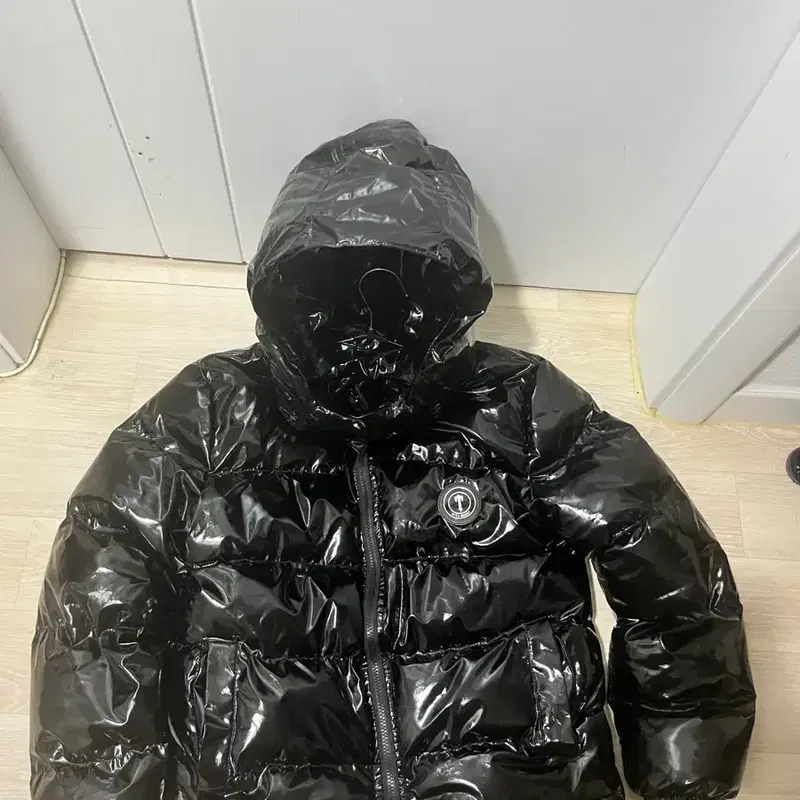 트랩스타 유광패딩
