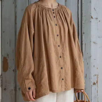 새상품급*네스트로브 24년제 기모 드로스트넥 블라우스 린넨 카멜