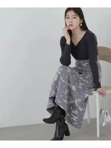 자카드 플라워 니트 원피스 WEB 한정 컬러: 차콜 x 블루