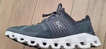 On 온 러닝, 트레일 스니커즈 Cloud swift