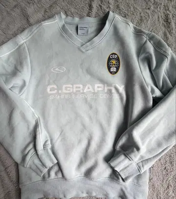 CGP 엠블럼 포함 라이트 그레이 V넥 트레이닝복