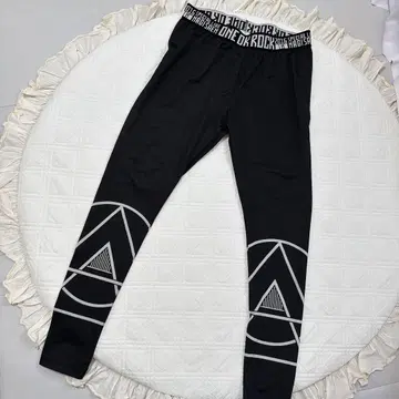 ONEOKROCK 원오크록 나기사엔 레깅스