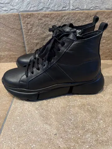 미사용 새상품 크레센트 블랙 하이컷 통굽 밑창 부츠