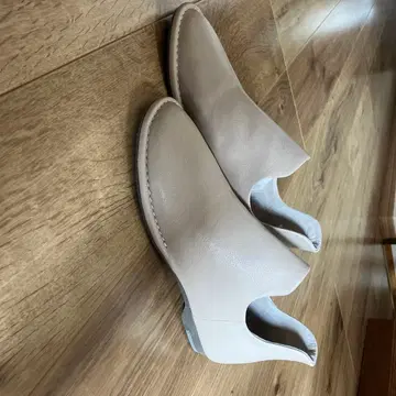 새상품 요건 레일 앵클부츠 스타일 플랫슈즈 베이지