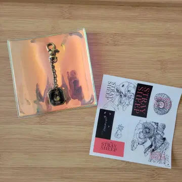 요네즈켄시 STRAY SHEEP 오마모리 키링과 스티커 최초 한정