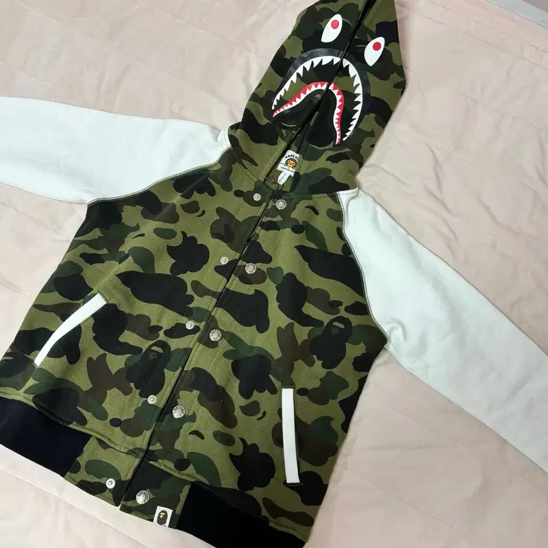 베이프 키즈 1ST 샤크후드 바시티자켓