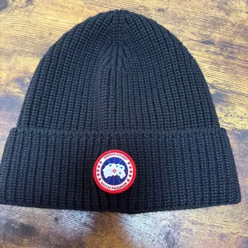 CANADA GOOSE 블랙 니트 모자