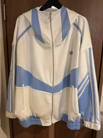 REFLEM 화이트 블루 후드 부착 자켓