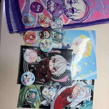 마후마후 씨의 캔뱃지 10개와 타월, 클리어 파일 세 개와 아크릴 키링