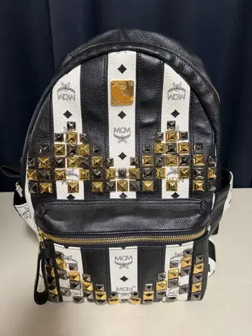MCM 스터드 백팩 블랙/화이트