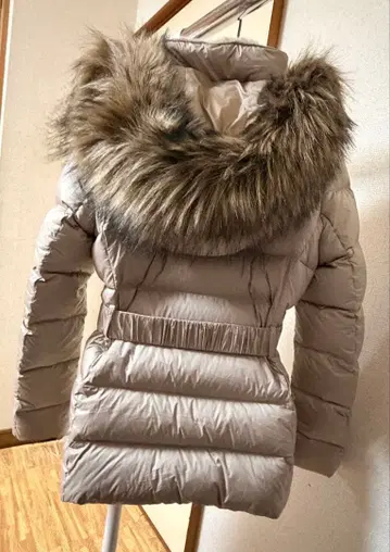 ZARA 다운 자켓 퍼 포함 ( 탈부착 가능 ) 벨트 포함 M 베이지