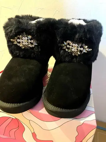 Rady 비쥬 장식 블랙 퍼 어그 부츠 [ 미사용 새상품 ]