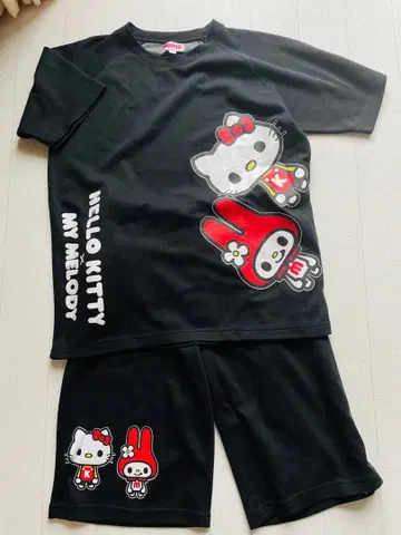 4389엔 니센 블랙 헬로키티 마이멜로디 반팔 반바지 셋업 L