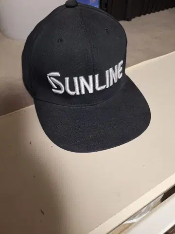 SUNLINE 블랙 스냅백 캡