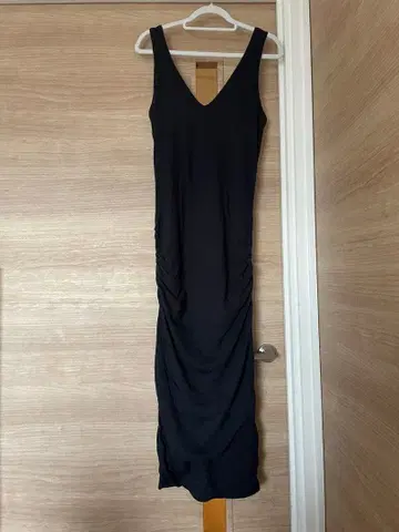 JAMES PERSE 블랙 슬리브리스 미디 드레스