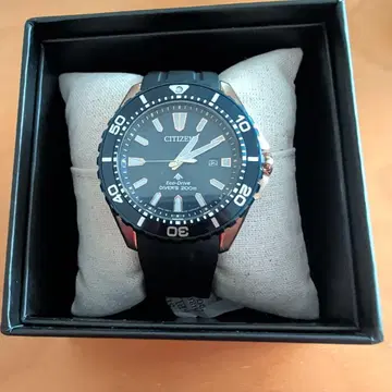 CITIZEN Eco-Drive 다이버 워치 BN0196-01L