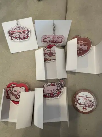 러브이즈 Bitter Sweet Cafe 키링 클립 배치