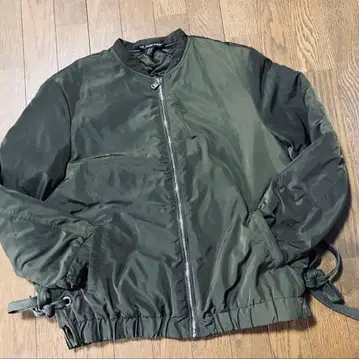 trf_outerwear 올리브 그린 점퍼 M