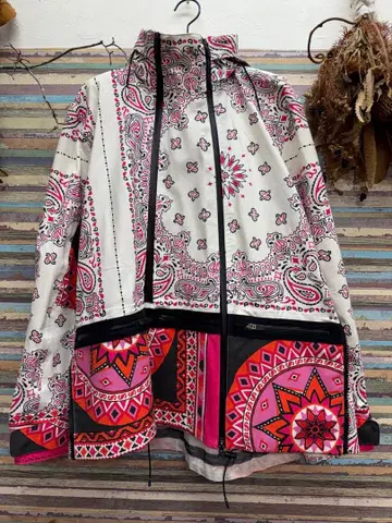 사칼 사카이 페이즐리 무늬 후드 부착 자켓