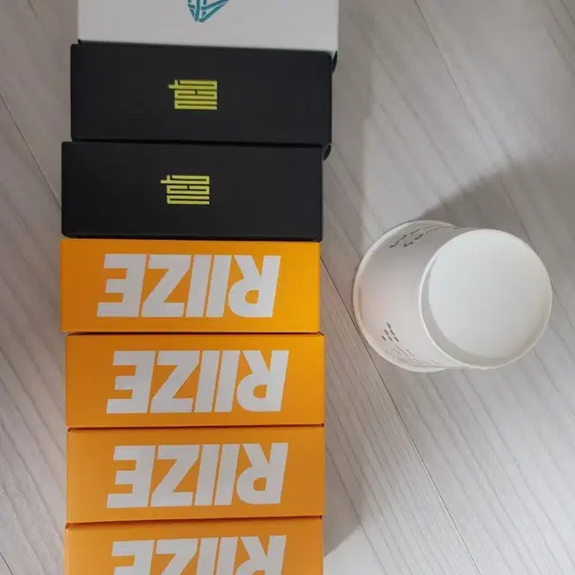 아모레 SM콜라보 응원봉립밤 라이즈 샤이니 NCT엔시티 새상품 팝니다