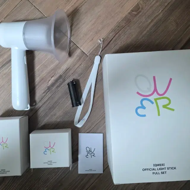 qwer 응원봉 콘서트 md 굿즈 역조공 엠카 공방 폴라 싸인 포카