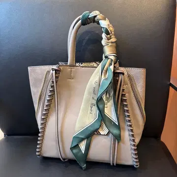 가격 인하! 스웨이드 콤비 지퍼 토트백 Yuko Ohashi