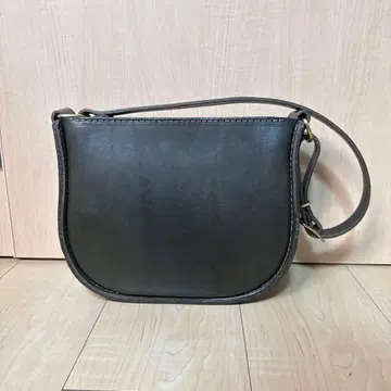 HERZ 숄더백 카키