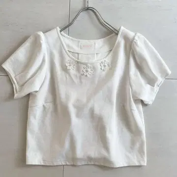 리즈리사 퍼프 슬리브 티셔츠 백 리본 화이트