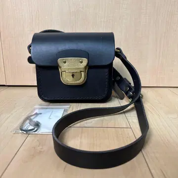 HERZ 샘플룸 숄더백