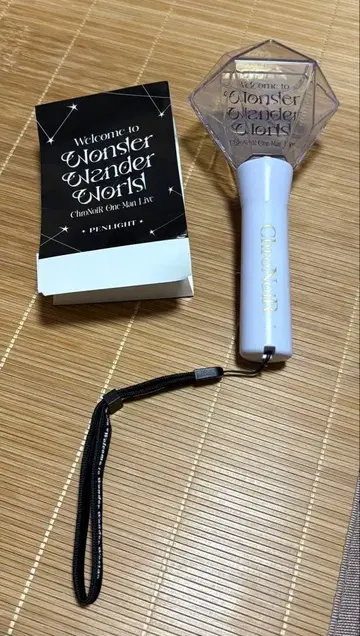 ChroNoiR 원맨 라이브 쿠즈하 카나에 응원봉