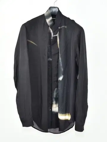 카와무라 카즈마 착용 JULIUS 셔츠