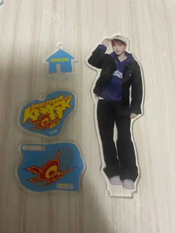 boynextdoor 리우 아크릴 스탠드 아크릴 키링 3종 세트