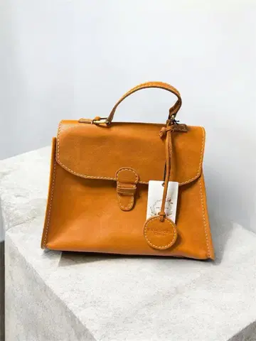 미사용 zucchero 2way 숄더백 내추럴 가죽 태슬 부착