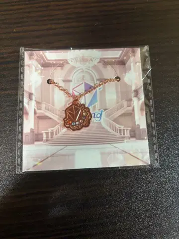 이레이스 5주년 기념 다이스형 로고 펜던트