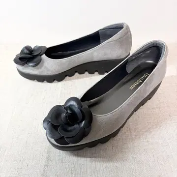 힐즈아베뉴 까멜리아 모티브 웨지솔 펌프스 통굽 24cm