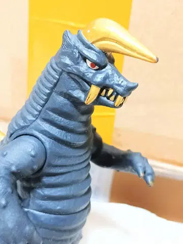 라이브 사인이 있는) 블랙킹 13cm 울트라맨 소프트 비닐 피규어