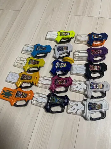 가면라이더 이그제이드의 가샤트 14개입니다.